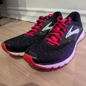Brooks Size 9 1/2 black, pink and white